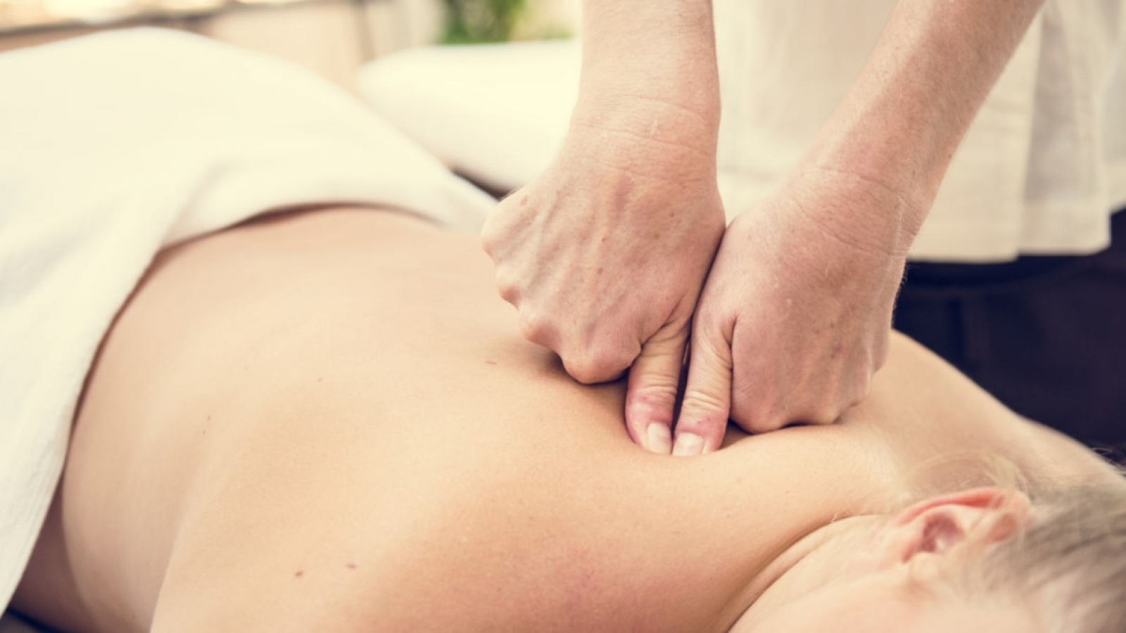 spa-salon-therapy-treatment-PZFBLW-2665-min