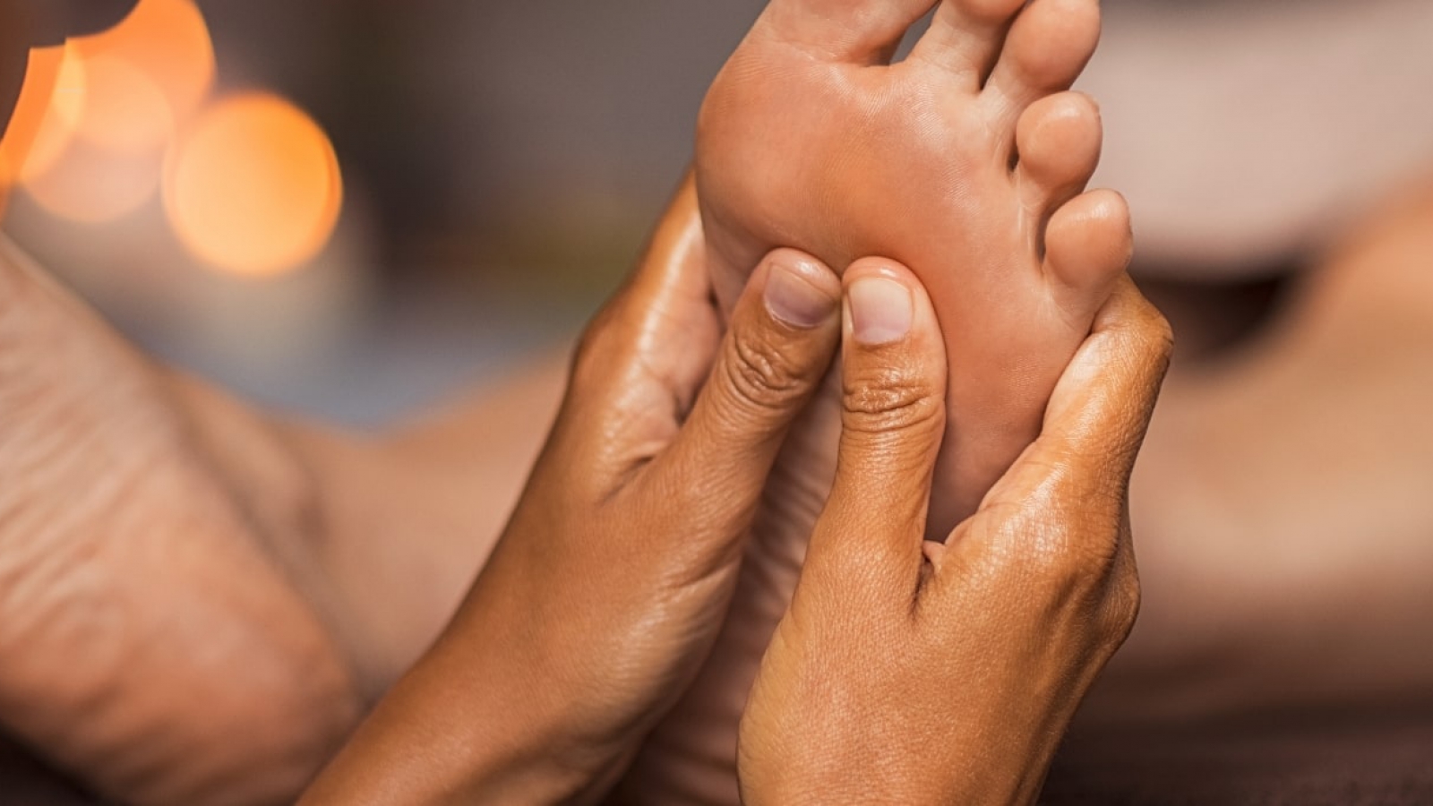 spa-salon-therapy-treatment-PZFBLW-787-min
