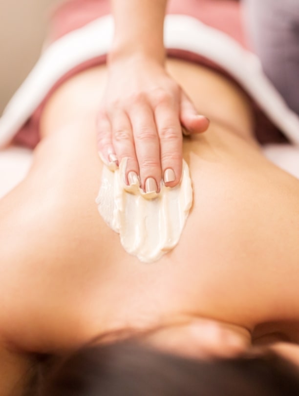 woman-having-back-massage-with-cream-at-spa-PFCWZ34-112 (1)-min